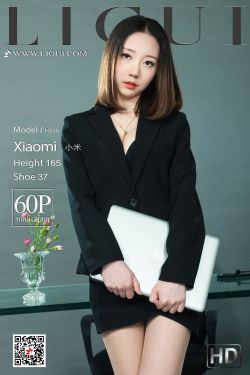 美女脱了内裤张开腿让男人添软件